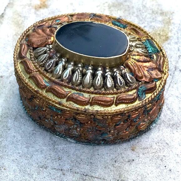 Vintage Velvet Lined Ring Box Brass Copper Embellished with Black Oval Stone - Picture 2 of 9